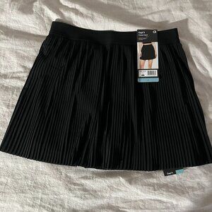 Large Gap Black Pleated Short